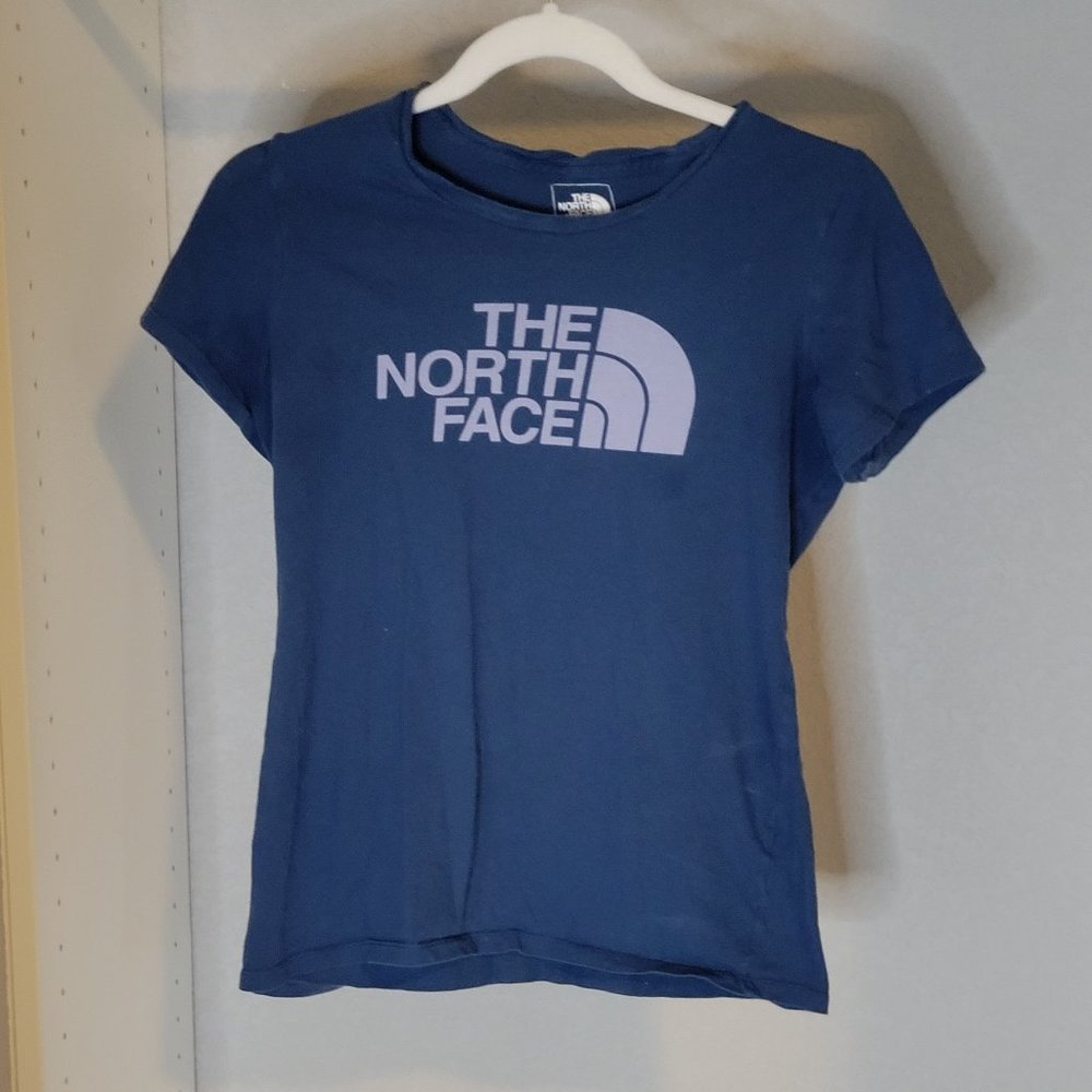 3 for $15, 5 for $20The North Face T-shirt XS blue
